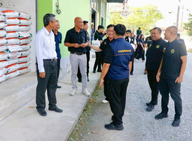 ลงพื้นที่ตรวจเยี่ยมติดตามผลการดำเนินงานการรวบรวมผลไม้ของสหกรณ์การเกษตรเพื่อการตลาดลูกค้า ธกส. นครศรีธรรมราช จำกัด โดยมี นายสมโชค จันทร์ใหม่ ประธานกรรมการ นายครรชิต พานชาตรี ผู้จัดการสหกรณ์ และเจ้าหน้าที่สหกรณ์ ให้การต้อนรับ ณ สหกรณ์การเกษตรเพื่อการตลาดลู ... พารามิเตอร์รูปภาพ 44